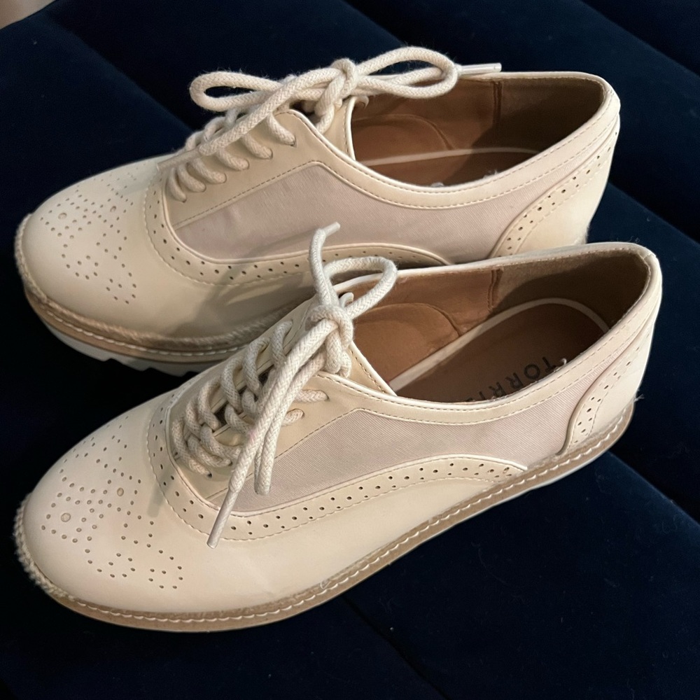 Torrid 8.5WW Spectator Loafer Shoes
